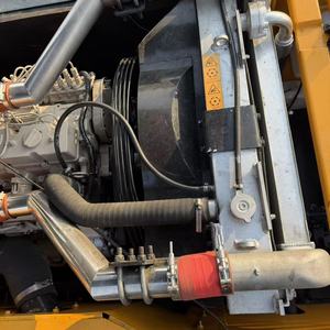 Excavatrice sur chenilles Hyundai 305 d'occasion, d'origine coréenne, faible nombre d'heures de travail, idéale pour les projets miniers et de terrassement. - Product Image 3