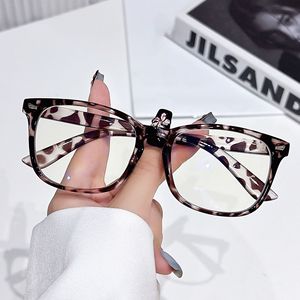 Nhà Máy Bán thiết kế khung quang học Chống ánh sáng màu xanh Kính Retro Gương phẳng unisex kính khung phụ nữ với kim loại bản lề - Product Image 2