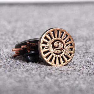 中国定制工厂批发价男士女士时尚胸针 - Product Image 1