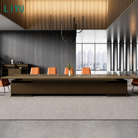 Ensemble de table de conférence extensible moderne LIYU avec chaises, design en panneaux de bois pour usage commercial dans les bureaux et les hôtels