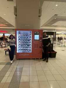 Un distributeur automatique avec un mécanisme <span class=keywords><strong>de</strong></span> levage décharge des marchandises à l'aide <span class=keywords><strong>de</strong></span> pistes - Product Image 4