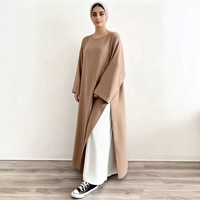 Mujeres Musulmanas de Malasia de tela suave de color sólido con hendidura lateral y camisa interior blanca modesta y cordón