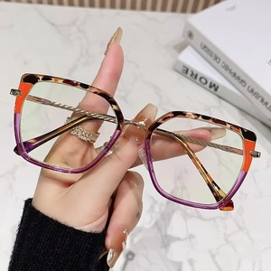 Lunettes optiques photochromiques, filtre anti-lumière bleue, changement de couleur pour ordinateur, lunettes de vue patchwork pour femmes et hommes - Product Image 5