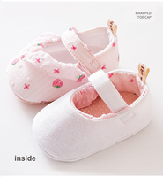 Chaussures Chaussettes pour bébé Chaussettes pour tout-petits Chaussures de sol antidérapantes à semelle souple Motif fraise Chaussettes mignonnes pour bébé