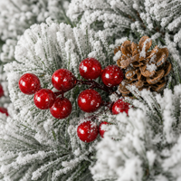 Sapin de Noël artificiel floqué de 2,10 m, effet neige, avec baies rouges, pommes de pin et support métallique pliable