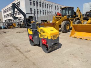 Rodillo Vibratorio de Doble Tambor de 3 Toneladas 30S de Segunda Mano, Mini Compactador de Carreteras para Pavimento Asfáltico y Mantenimiento de Carreteras - Product Image 1