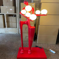Lampadaire Sculpture de Serveur de Bienvenue, Lampe Statuette Post-moderne, Ornements Mannequin, Art Muséal, Lampe de Sol Rouge