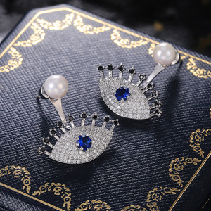 Orecchini a perno con cristalli effetto perla Angel Eye per donna, eleganti accessori moda da indossare tutti i giorni - Product Image 4