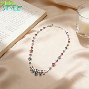 Collier ras du <span class=keywords><strong>cou</strong></span> en acier inoxydable 316 PVD or, avec pendentif barre en arc et breloque feuille <span class=keywords><strong>de</strong></span> fleur aux couleurs vives, entièrement personnalisable - Product Image 5