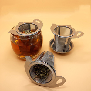 Infusor de Té Magnético de Acero Inoxidable Pulido, Forma de Tetera Moderna, Extra Fino, Plateado, con Bandeja Recolectora - Product Image 1
