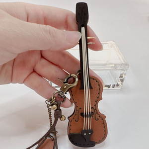 Vente en gros <span class=keywords><strong>de</strong></span> porte-clés en cuir fait main pour violon, sac cadeau pour violon, cadeau promotionnel personnalisé pour le <span class=keywords><strong>magasin</strong></span> <span class=keywords><strong>d</strong></span>'instruments <span class=keywords><strong>de</strong></span> <span class=keywords><strong>musique</strong></span> - Product Image 4