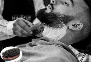 Spazzola per barba da uomo con manico in legno morbido e delicato strumento per la cura del viso resistente per modellare i capelli per il viaggio a casa e l'uso da barbiere - Product Image 3