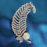 Broche en alliage avec perle d'eau douce et strass en cristal, haut de gamme, de niche, style baroque rétro élégant, épingle de corsage, accessoires de bijouterie, vente en gros