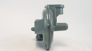 AMCO 1803B2 Válvula Reductora Secundaria/Intermedia de Gas Natural/GLP con Sellado Hidráulico de Goma, Tamaño de Puerto de 1 pulgada, 1 Año de Garantía - Product Image 2