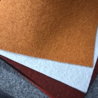 Rouleau de tapis en feutre non tissé uni de couleur unie en polyester pour l'extérieur