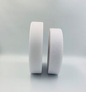 Le matériau en nylon permet de couper la bande magique avec une flexibilité en matière de longueur et une forte adhérence. - Product Image 2