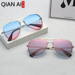 Lunettes de soleil Qian Ai Aviator, monture dorée, verres dégradés bleu rose, unisexe, protection UV à 100 % - Product Image 5
