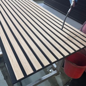 Paneles de Pared Acústicos de Listones de Madera, Chapa de Madera Natural, Paneles Decorativos Absorbentes de Sonido <span class=keywords><strong>para</strong></span> <span class=keywords><strong>Paredes</strong></span> <span class=keywords><strong>Interiores</strong></span> - Product Image 1