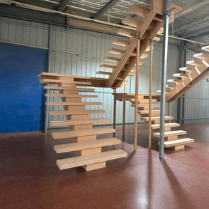 Escalera Flotante Moderna con Diseño en <span class=keywords><strong>Zigzag</strong></span> Central, Peldaños de Roble Macizo, Diseño de Escalones Abiertos, Personalizada para Villas, Lofts y Espacios Comerciales - Product Image 3