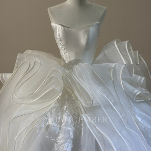 XS292 Vestidos de Novia Elegantes sin Tirantes con Volantes y Bordados de Encaje - Product Image 5