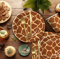 Assiettes, gobelets, serviettes, nappes, couverts et pailles jetables à thème girafe pour fête d'anniversaire sur le thème de la jungle ou du safari