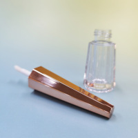Anpassbare 3ml Pyramiden form Lip gloss Tubes Leere Plastik flaschen mit Zauberstab Fabrik Direkt verkauf Kosmetik verpackung