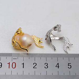 Colgante de Plata S925 con Cuentas Barrocas Deformadas en Forma de Pez Dorado con Engaste Vacío para Fabricación de Joyas 1427 - Product Image 3