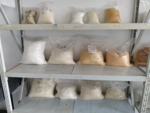 Colle adhésive thermofusible à séchage rapide à <span class=keywords><strong>prix</strong></span> compétitif <span class=keywords><strong>pour</strong></span> l'industrie de l'emballage (scellage des boîtes et des cartons) - Product Image 4