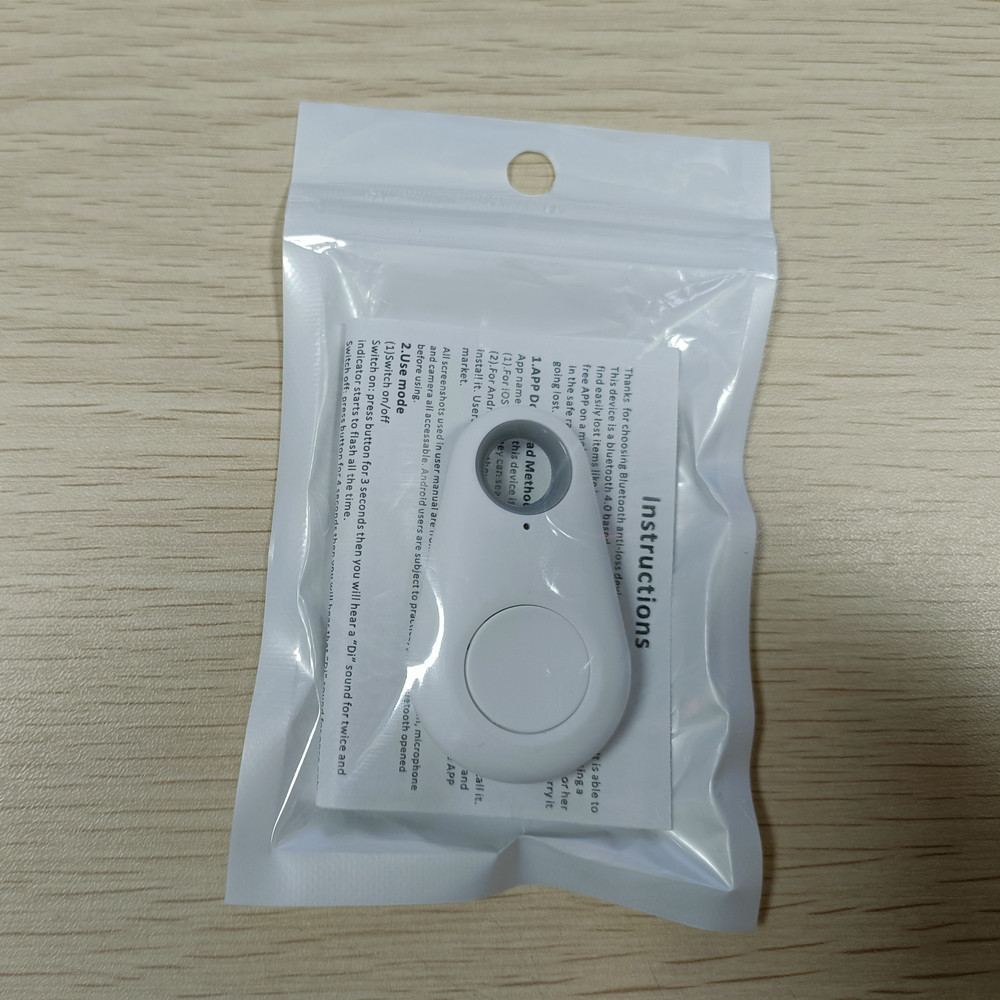 Gocce d'acqua, sacchetto bianco perlescente, batteria, manuale.