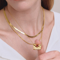 Collier Pendentif Enveloppe Cœur Rouge en Zircon Plaqué Or 18K en Acier Inoxydable, Bijoux de Luxe Légers « I LOVE YOU » pour Femme