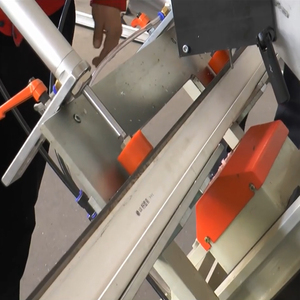 Machine à rainurer à trois têtes à haute stabilité - Rainures de tous types pour fenêtres en <span class=keywords><strong>PVC</strong></span> de qualité moyenne à élevée - Product Image 3