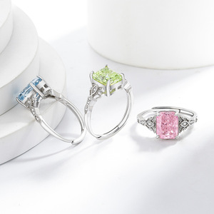 Anillo minimalista de latón con diamantes de alto contenido de carbono y piedras preciosas de colores brillantes con corte de flor de hielo, ideal como regalo de joyería de moda para mujeres. - Product Image 5
