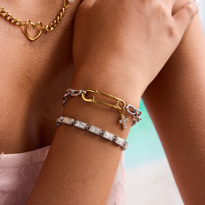 Pulsera de Acero Inoxidable con Bloques de Color, Pin de Seguridad Dorado y Dije de Cruz para Mujer, Joyería de Moda, Regalo - Product Image 3