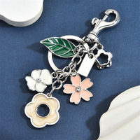 Gantungan Kunci Fashion Lucu Berbentuk Bunga dan Daun dari Logam, Hadiah untuk Wanita dengan Cincin Kunci, Gantungan Tas untuk Tas Tangan