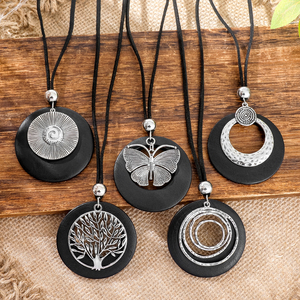 Collier long vintage style bohème multicouche avec pendentif pour femme, bijou en argent vintage avec papillon rond noir - Product Image 1