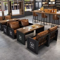 Ensemble de meubles de style industriel, banquettes de bar, canapés, tables pour bistro, café, librairie, salon de thé, taverne