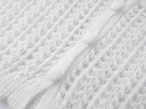<span class=keywords><strong>Cardigan</strong></span> court blanc pour <span class=keywords><strong>femme</strong></span> avec embellissements floraux 3D - Tricot <span class=keywords><strong>ajouré</strong></span> col en V - Product Image 6