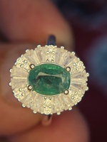 Bague de fiançailles et d'anniversaire en argent sterling 925 avec pierre précieuse verte élégante taille émeraude de 1,4 carat sertie en canal, effet éclatant