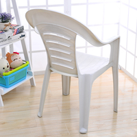 Chaise d'extérieur en plastique blanche légère et empilable avec dossier pour événements, villas et parcs