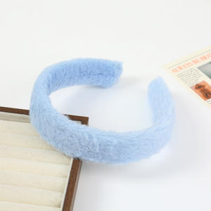 Serre-tête en peluche couleur bonbon pour l'automne et l'hiver, bandeau simple en fourrure, accessoires capillaires en peluche couleur unie DIY pour femmes - Product Image 4