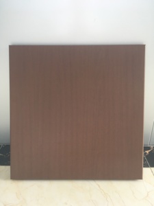Faux <span class=keywords><strong>plafond</strong></span> en aluminium à grain de bois 600*600 mm Panneau de <span class=keywords><strong>plafond</strong></span> en aluminium à texture de bois 2*2 pieds pour décoration intérieure - Product Image 2