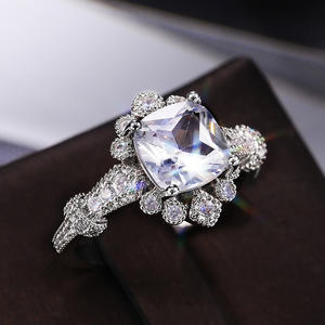 Anello Vintage F198 con Diamante Taglio Cushion, Gioiello da Donna con Diamante Naturale per Fidanzamento - Product Image 3