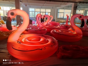El flotador de <span class=keywords><strong>flamenco</strong></span> rosa más caliente del verano, accesorio de piscina cómodo, tubo de balsa de diversión de agua inflable para jugar - Product Image 6