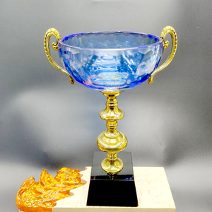 Trofeo de Cristal y Metal con Diseño Moderno y Elegante, Premio Ecológico para Eventos, Innovación y Celebraciones - Product Image 1