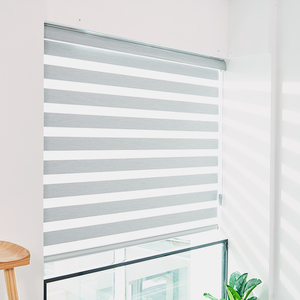 Motor alimentado por batería, persianas de cebra para interiores, revestimiento de ventanas, cortinas de lujo motorizadas de doble capa para dormitorio - Product Image 2