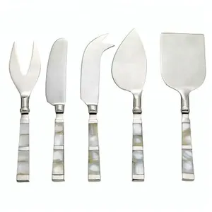 Ensemble de spatules à fromage en acier inoxydable faites à la main avec un design élégant, parfaites pour les cuisines élégantes, les mariages et les réceptions - Product Image 5