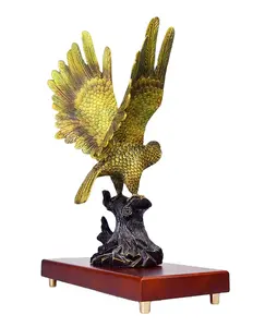 Escultura en 3D de bronce del Halcón real de Arabia Saudita, regalo popular de artesanía de Metal, modelo de águila de latón, 2022