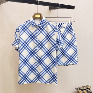 Conjunto de dos piezas a cuadros de lujo, de alta calidad, informal, estilo vintage, deportivo, de verano, para hombre, de la marca Burberry. - Product Image 1