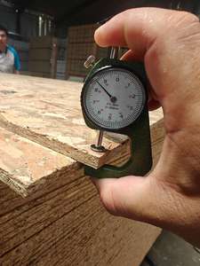 <span class=keywords><strong>18mm</strong></span> Fenólico Impermeable Película Marina Frente Madera Contrachapada <span class=keywords><strong>OSB</strong></span>/OSB2/OSB3 Tablero Material de Construcción - Product Image 5