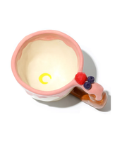 Mug en céramique fantaisie en forme de croissant à la fraise, tasse à café sculptée à la main avec glaçure goutte à goutte, décoration de table mignonne et cadeau de fêtes